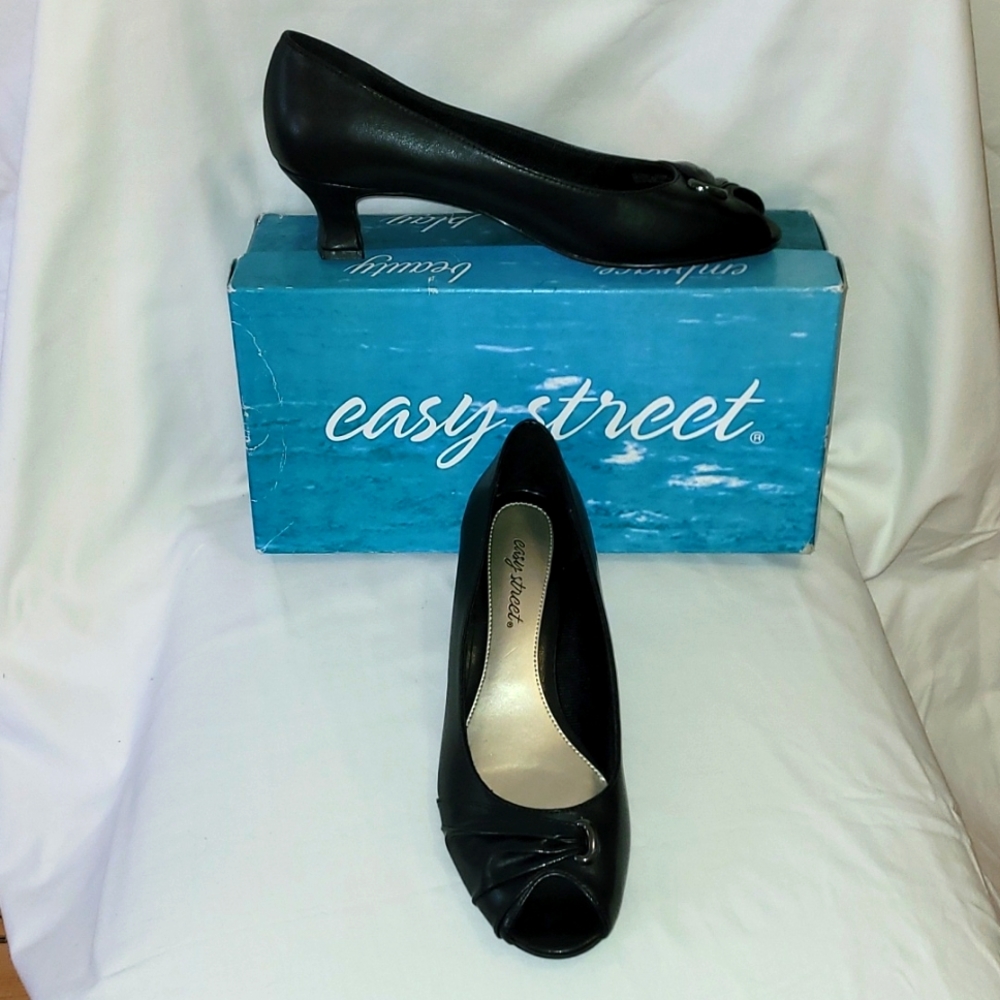 Women's dress shoes